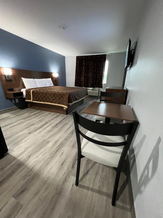 Relax Inn 钱诺夫 外观 照片