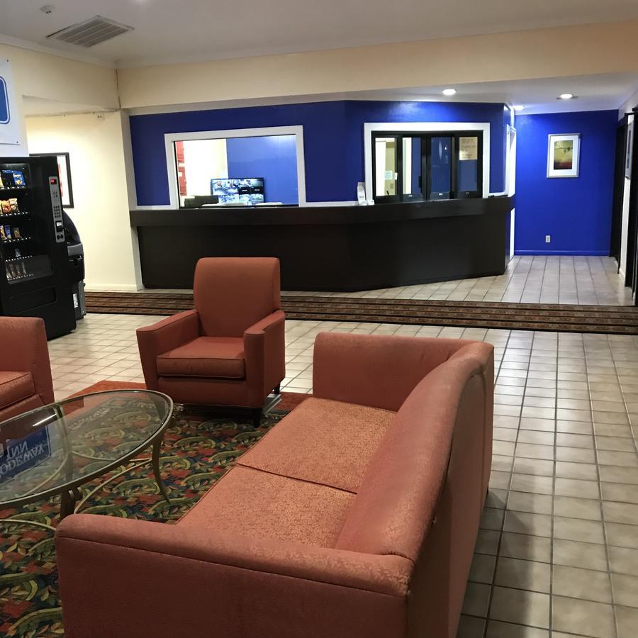 Relax Inn 钱诺夫 外观 照片